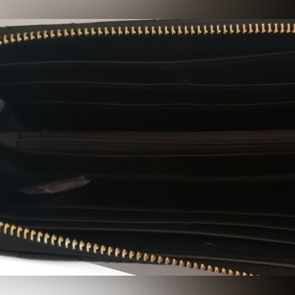 Badgley Mischka Quilted Long Wallet with Gold Hardware Timeless Elegance! - Picture 2 of 5